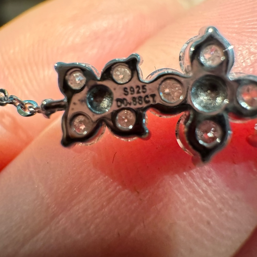 #330 0.88 ctw Moissanite clover necklace - Picture 6 of 7
